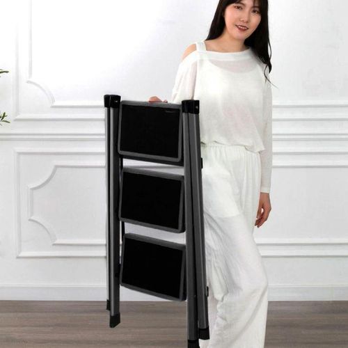 سلم ثلاثي الدرجات مصنوع من الألمنيوم المتين والخفيف، مع دواسات واسعة وقاعدة مانعة للانزلاق، متعدد الاستخدامات، قابلة للطي وموفر للمساحة (أسود)