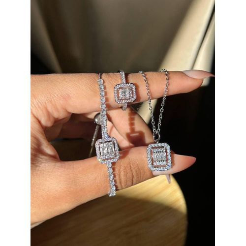 Luxury 3-Piece Women's Jewelry Set (Necklace + Ring + Bracelet) - Baguette Zircon Studded - Gold Tone.