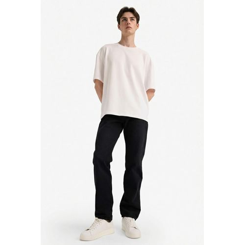 بنطلون جينز قصة مستقيمة