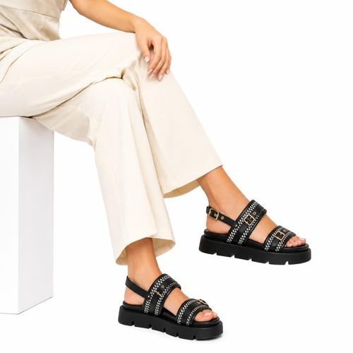 A stylish women's sandal that combines modern design with exceptional comfort, offering a sophisticated look suitable for various occasions.