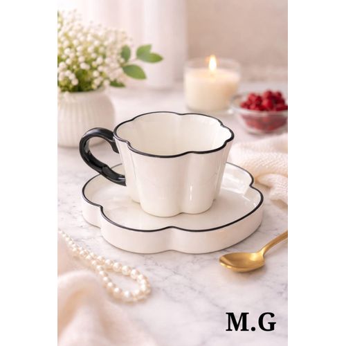 فنجان قهوة سيراميك فاخر مع صحن تصميم أنيق على شكل زهرة