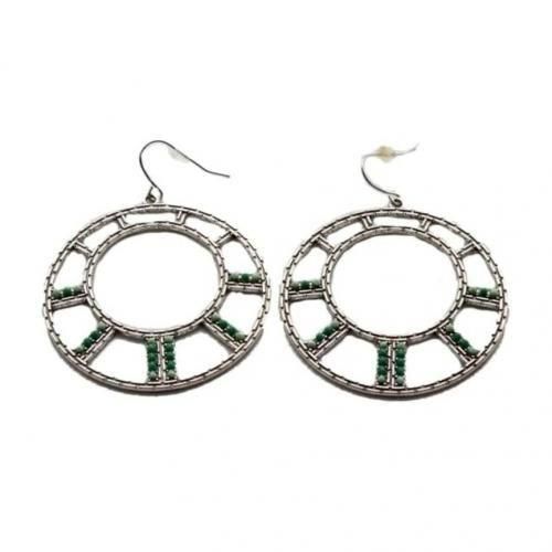 A Distinctive And Elegant Women's Earring Accessory