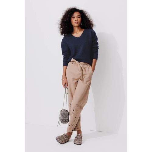 V-neck ribbed jumper