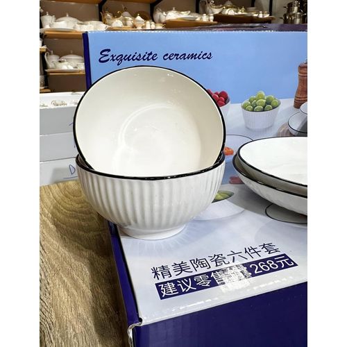 Porcelain set-A new elegant porcelain breakfast set containing a bowl and flat plate in a check box, safe to use in the microwave and dishwasher and for daily luxury serving