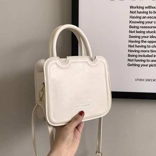 Women's PA-treated leather handbag – a stylish and modern design