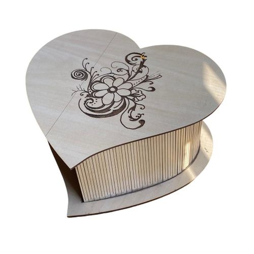 علبة قلب للهدايا و الورد و الشيكولاتة - 25*23*10سم - أوف وايت