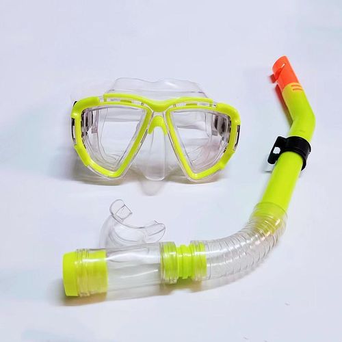 Professional anti-fog diving kit with wide panoramic goggles and flexible bottom snorkel