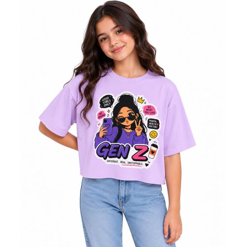 Girls' short-sleeved summer T-shirt with a print on the chest.