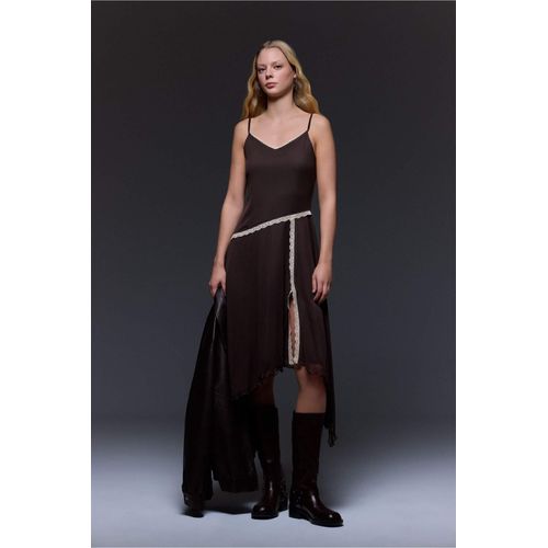 Asymmetric Heart Collar Tulle Midi Dress
