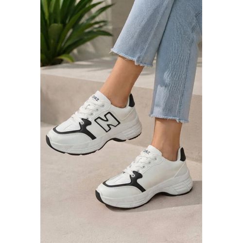 A stylish women’s sneaker designed to combine everyday comfort L-35-BLACK