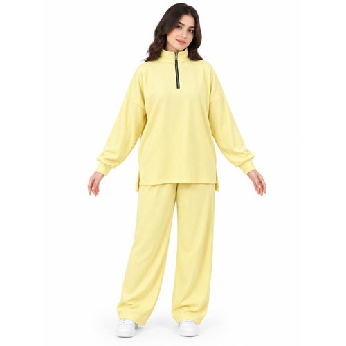 Women's casual two-piece set featuring a half-zip at the chest.
