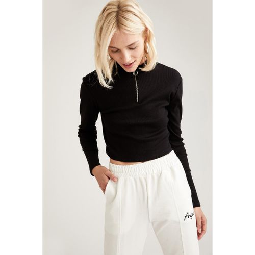 Woman Mock Neck Slim Fit Long Sleeve T-Shirt - Black