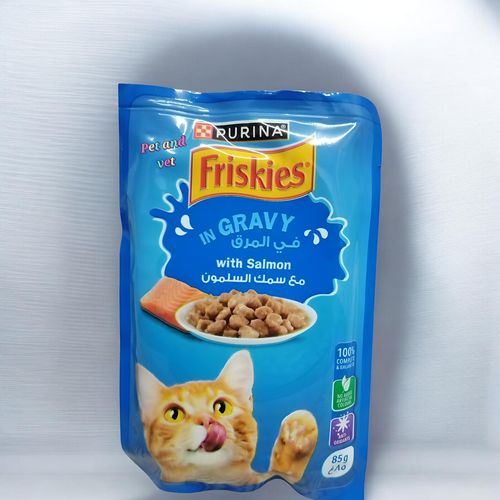 One pouch wet food with Salmon Taste