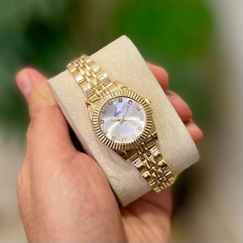 Men's classic-style metal wristwatch.