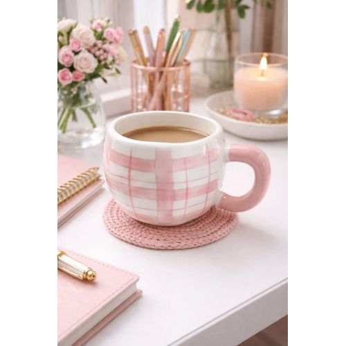 Porcelain mug with a calm and attractive checkered pattern