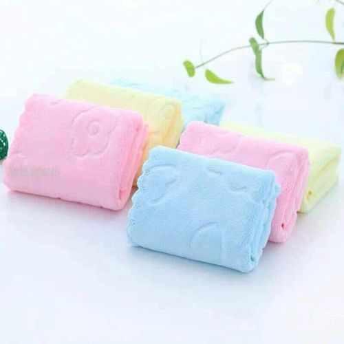 Microfiber towel pack containing 5 towels