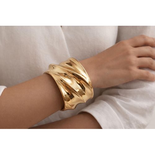 Wavy Sculptural Wide Zinc Alloy Bracelet – for Modern Elegant Style