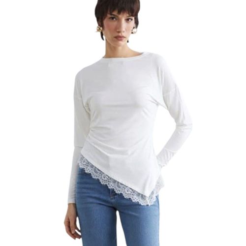 Girls Lycra T-shirt with lace hem and fitted neckline