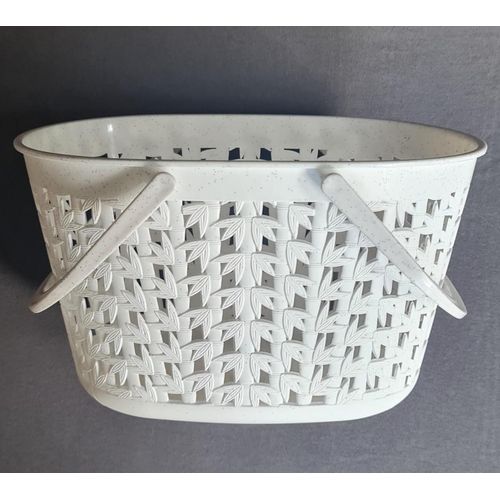 سلة تخزين بلاستيكية بيدين لون أبيض منقط