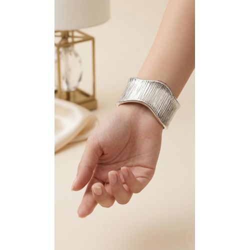 Wide Wavy Textured Zinc Alloy Bracelet – Unique Modern Design