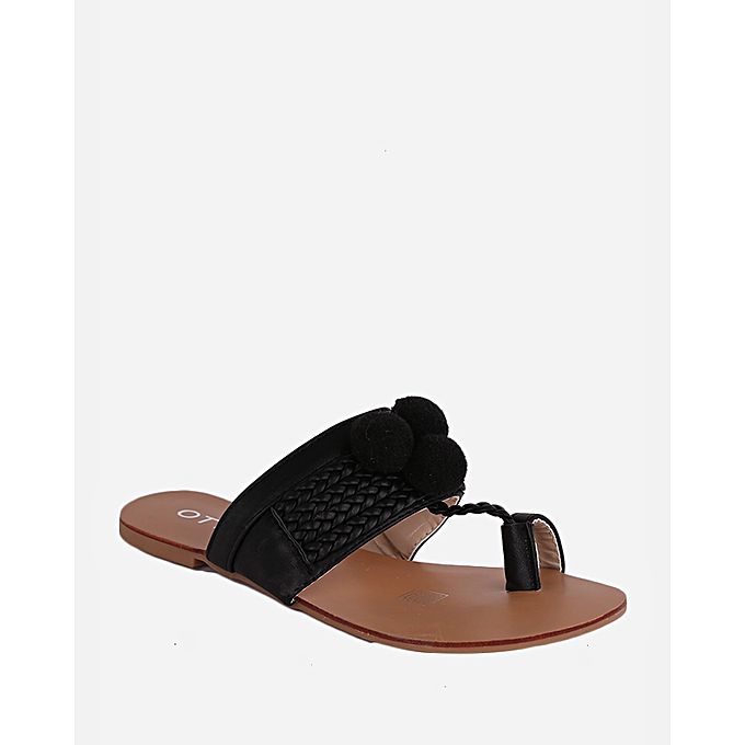 اشتري Joelle Pom Pom Fingered Sandal - Black في مصر