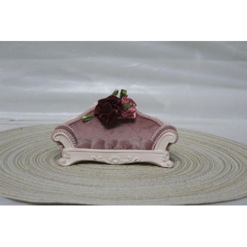 Novel Resin Jewelry Display Sofa Ring Holder for Wedding Valentine's Day Mother's Day Pink