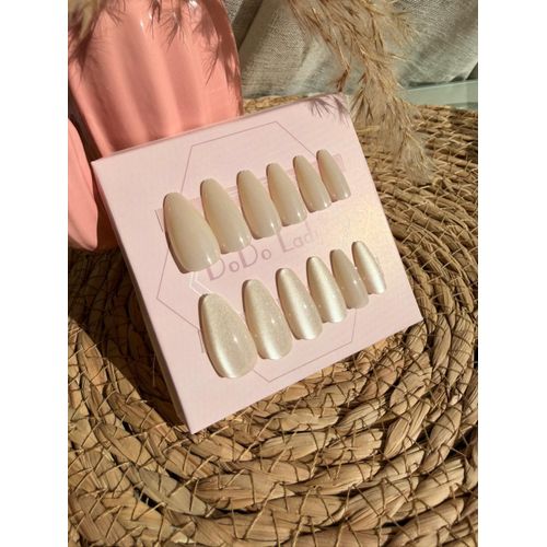 12 pcs Cat Eye Off-White Press-On Nails