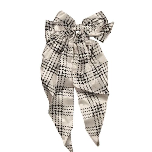 مشبك شعر رباط أبيض بمربعات