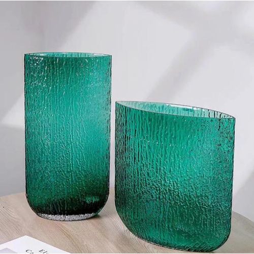 طقم من مزهرتين زجاجيتين خضراوين مزخرفتين - حجمان مختلفان