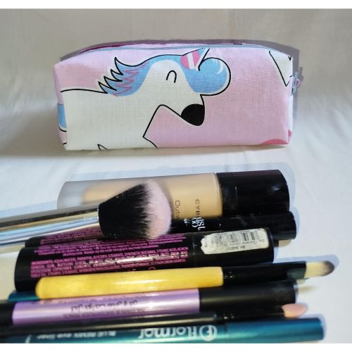Makeup pouch fabric and with linen