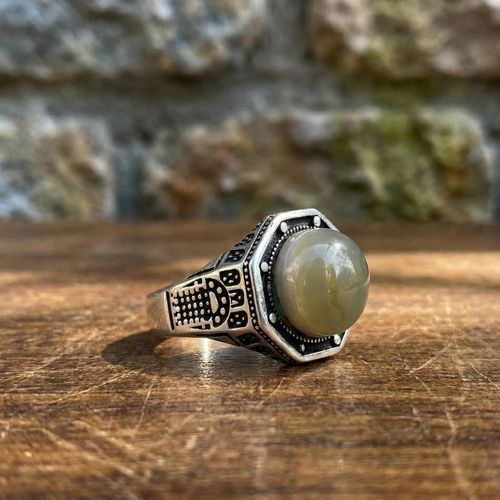 silver ring with a natural Yemeni agate stone