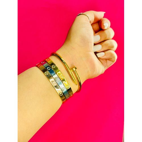 مجموعة من 4 أساور من الفولاذ المقاوم للصدأ مطلية بالذهب