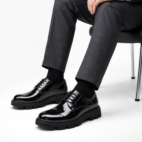 Men's patent leather lace-up with a non-slip rubber sole - black