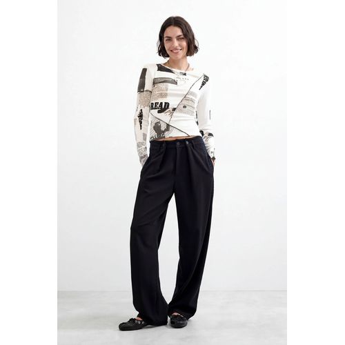 Straight long trousers