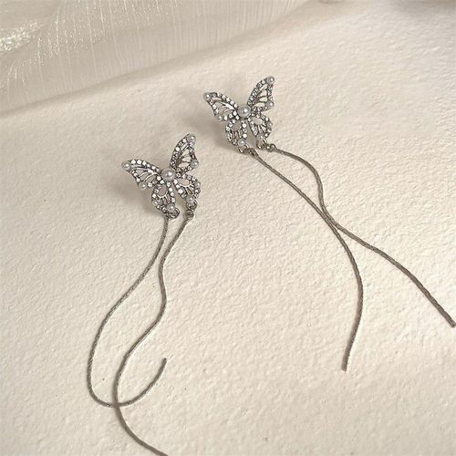 Butterfly earrings adorned with sparkling diamond-like details