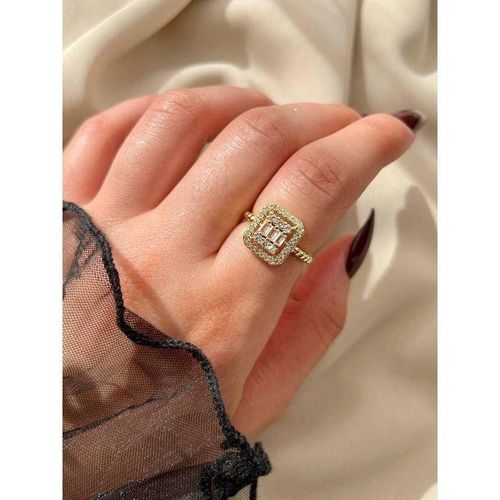 A luxurious ring set with sparkling zircon crystals, made of tarnish-resistant stainless steel.