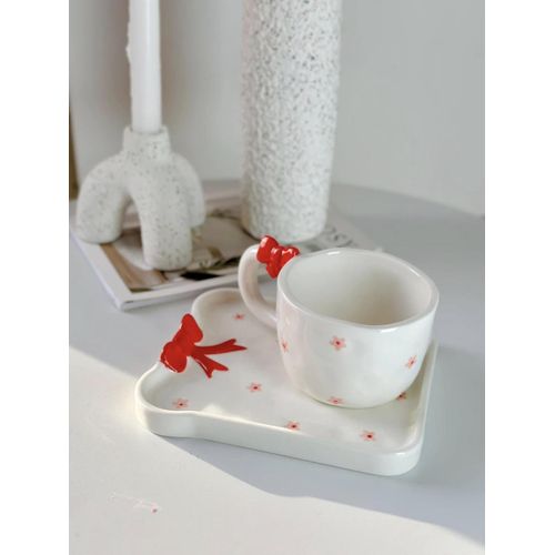 Elegant Ceramic Coffee Mug with Serving Tray – Floral Design