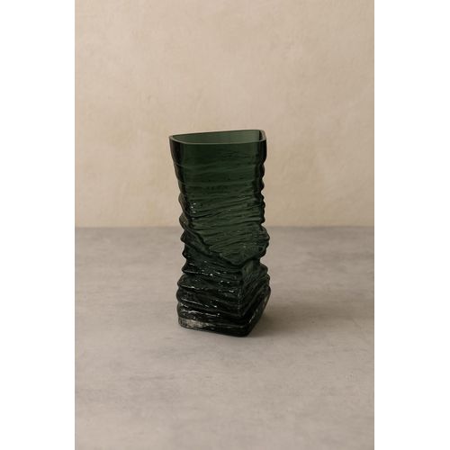 فازة زجاجية مودرن باللون الزيتي - قطعة ديكور فخمة للمنزل والمكتب.