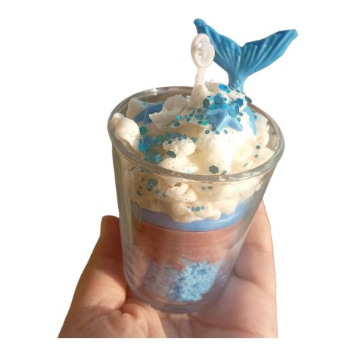 Blue mermaid-shaped scented travel candle (Victoria and chocolate fragrance).