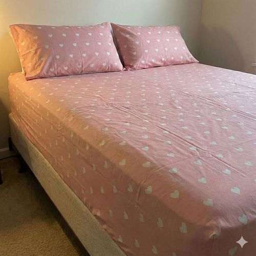 Yarlin-Bed Set (Fitted Bedsheet for 200 cm beds and 2 Small Pillowcases (Mini White Hearts 1) Design