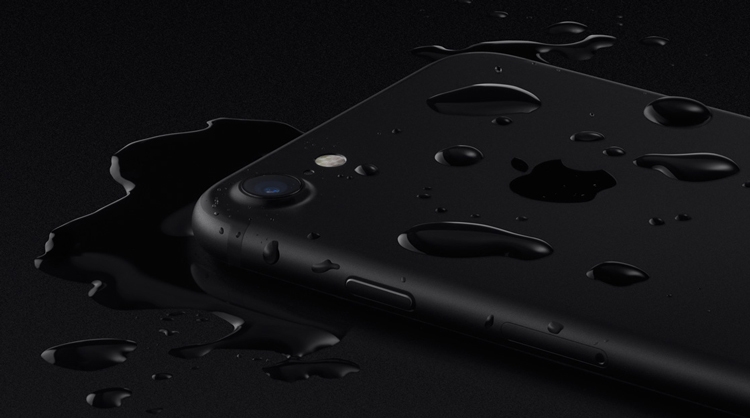 Apple iPhone 7 Water Resistant