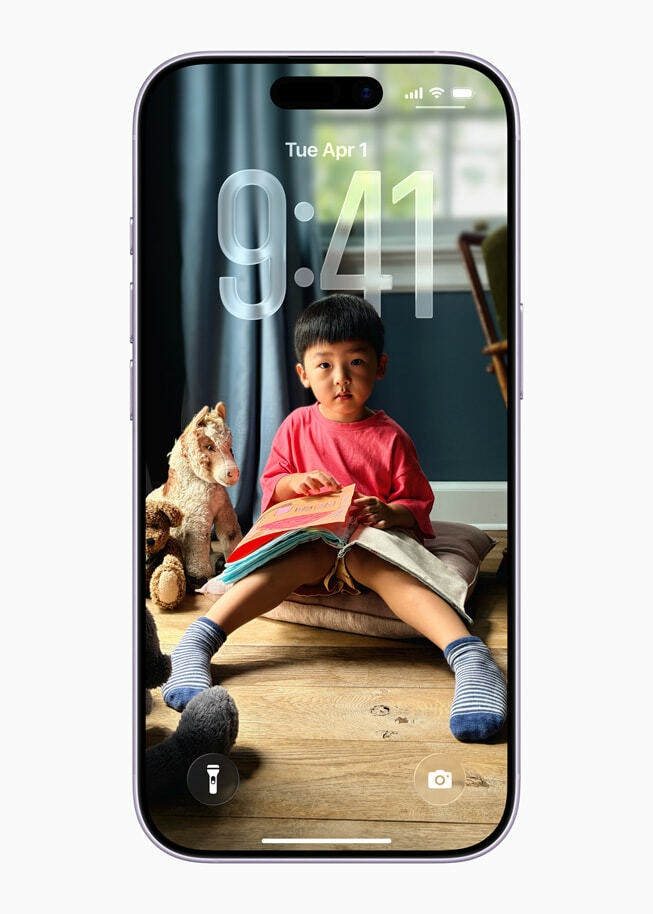 iPhone 17 shows the Lock Screen in iOS 26.