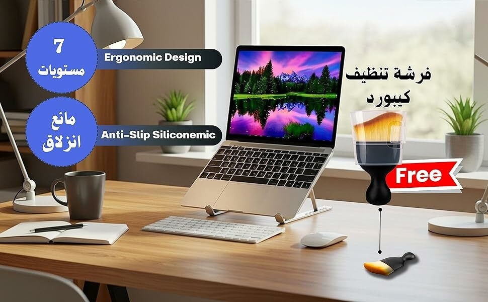 النص مكتوب عليه «مجاني». إعدادات متعددة لمحطات عمل الكمبيوتر المحمول على المكاتب المزودة بشاشات ولوحات مفاتيح ونباتات زينة في بيئات المكاتب. تظهر تخطيطات مساحة العمل الحديثة من زوايا مختلفة.
