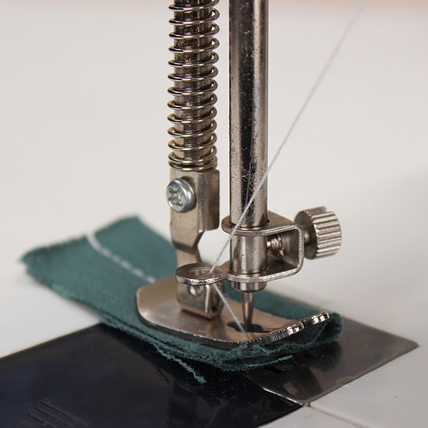 آلة الخياطة الكهربائية الصمام