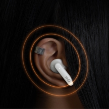 seamless in-ear detection, plug in to play, plug out to pause