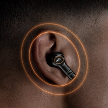 seamless plug in to play, pulg out to pause, in-ear detection