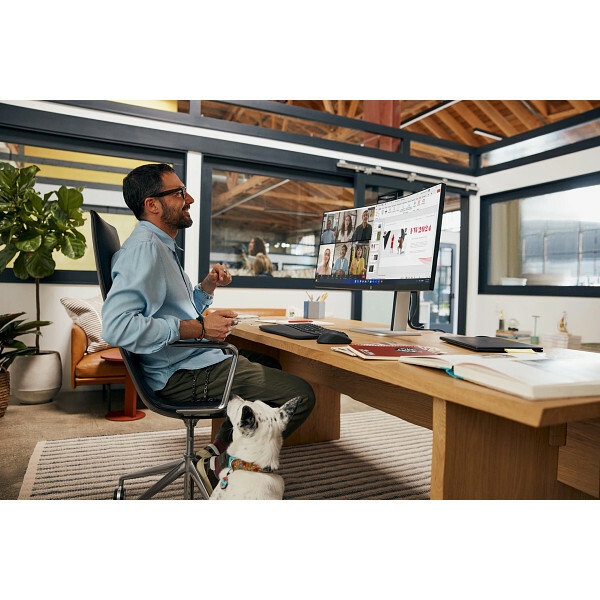 HP-Series-5-Pro-34-WQHD-USB-C-Conferencing-Monitor-534pm-lifestyle-image-05-1994-Batch1