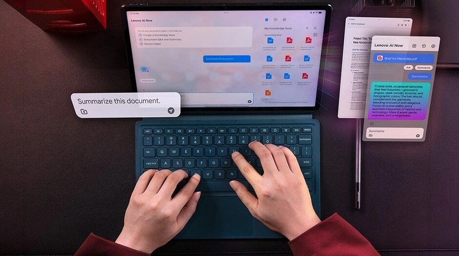 شخص يعمل على جهاز Lenovo Yoga Tab Plus ويطلب من Lenovo AI Now، المساعد الذكي الشخصي، تلخيص مستند لفهم المعلومات بسرعة.