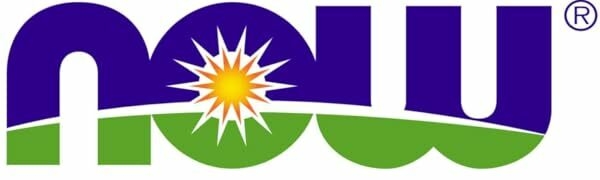 صور عن قرب لمشاهد الحفلات مع أضواء بوكيه ملونة، تتميز بنظارات مزخرفة ذات أنماط مشرقة وتأثيرات إضاءة احتفالية.