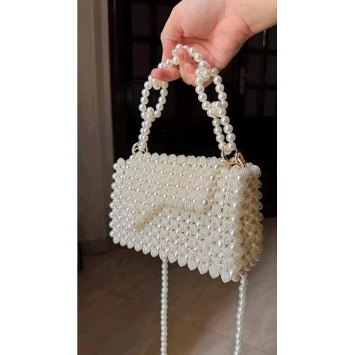 حقيبة نسائية _ مصنوعة يدوياً _ بيضاء